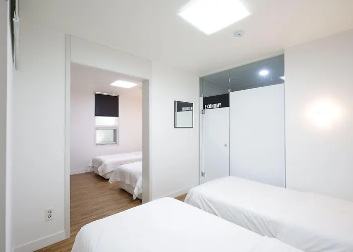 Ekonomy Haeundae Hostel